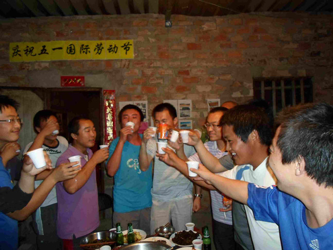 拔河猜成语是什么成语_疯狂猜图两边小朋友拔河猜成语的答案(2)