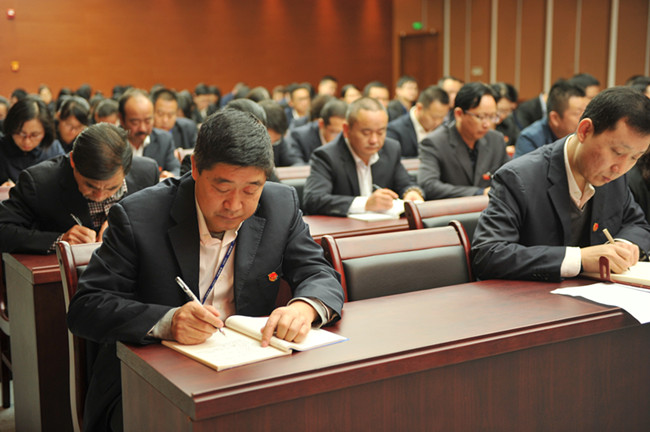 张政董事长_张政央视主持人图片(2)