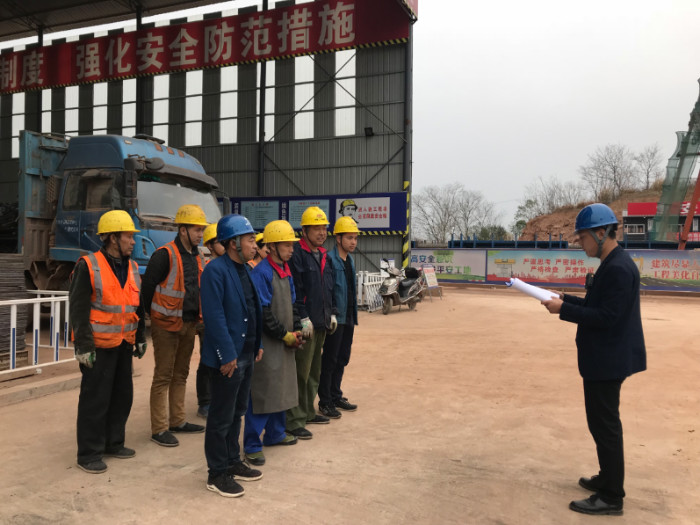 安质部对一号钢筋加工场施工作业人员进行安全教育培训
