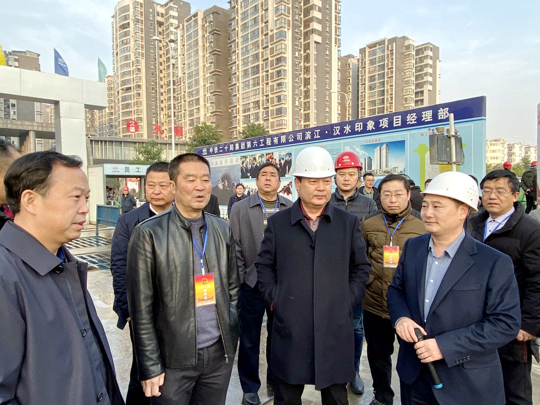 汉中市汉台区常委副区长郝明森到六公司滨江·汉水印象项目部检查指导