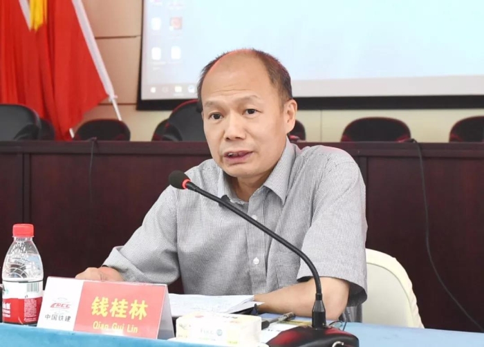 钱桂林主持上午的会议由建主持下午的会议邓勇致欢迎辞卢志成汇报中铁